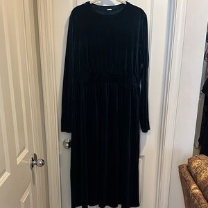 Elegant Green Velvet Dress